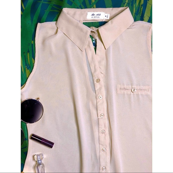 Sleeveless Sheer Button up Blouse Medium - Picture 2 of 7